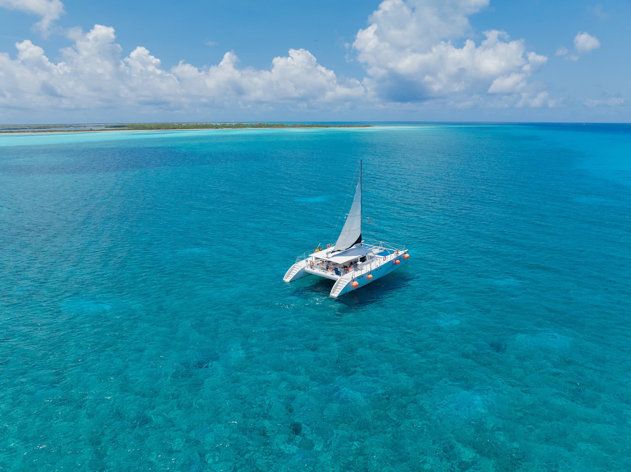 Vista aérea de las aguas turquesa del Caribe Mexicano