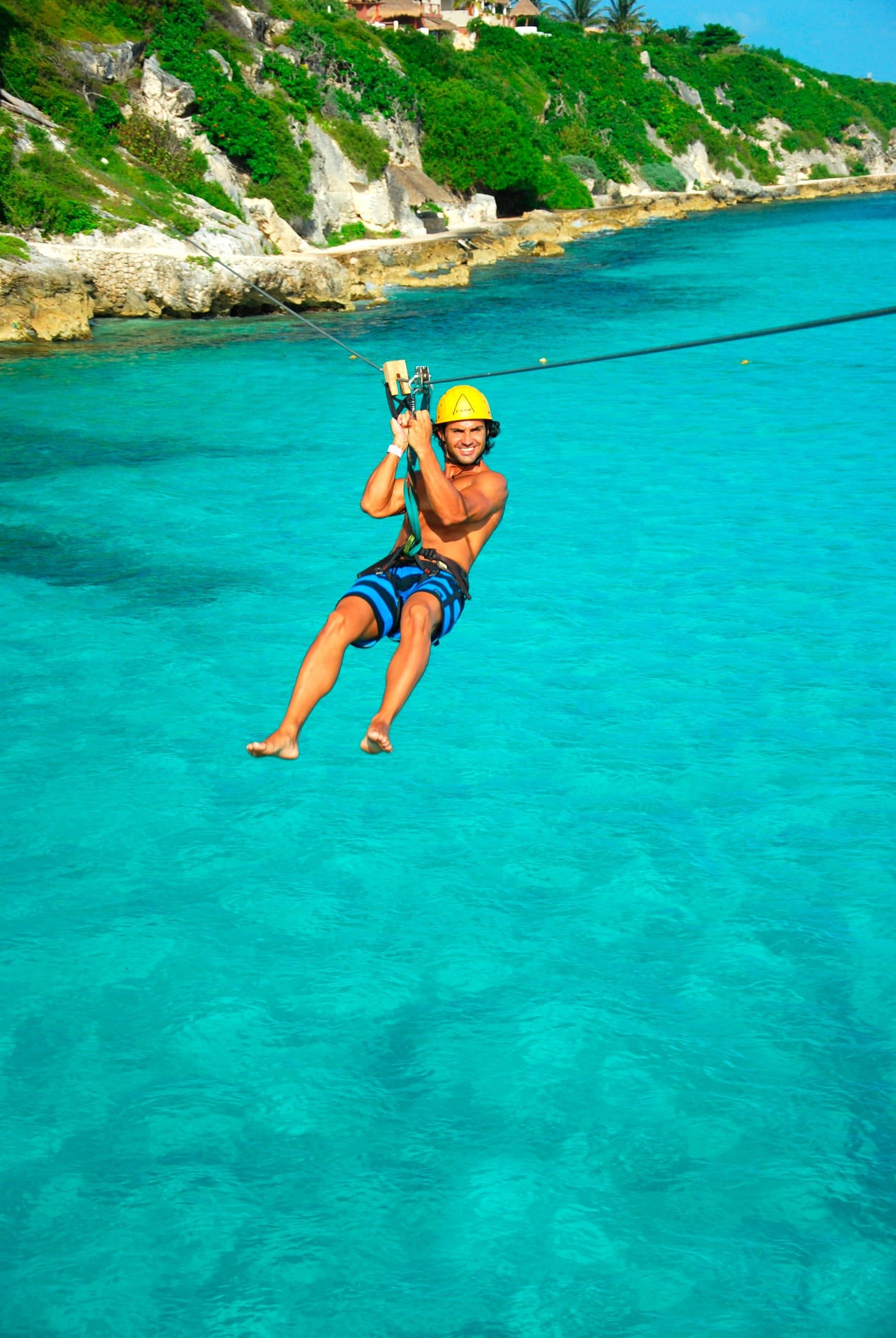 Nadadores en las aguas turquesa del Parque Garrafón, en Isla Mujeres