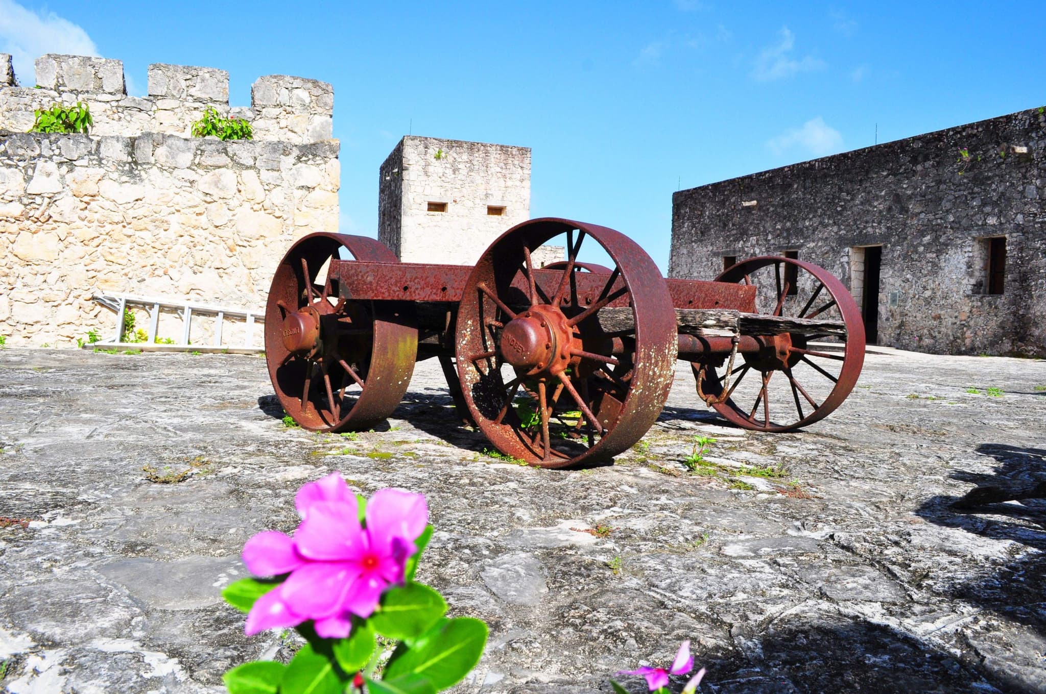 Cañón histórico en el Fuerte de San Felipe de Bacalar