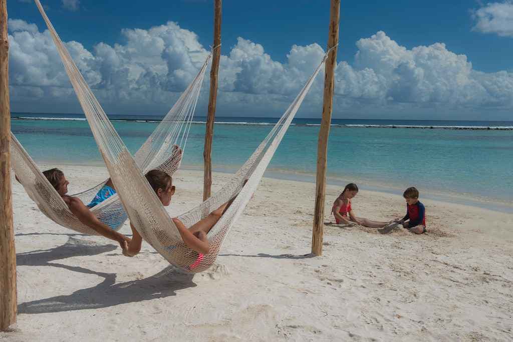 Hamacas en la playa de Mahahual